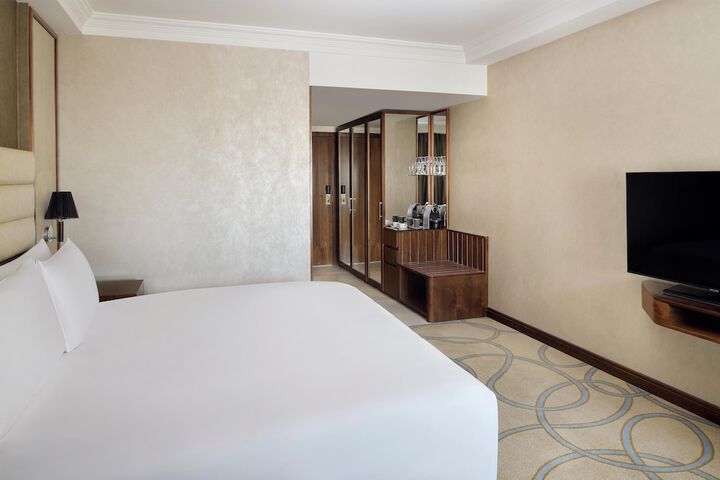 Room 11 of 180