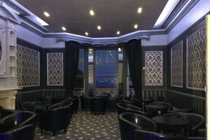 Lounge 78 of 99