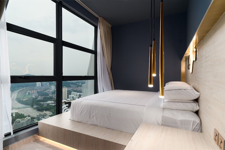 Room 37 of 195