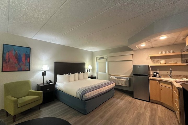 1 King Bed Mobility Accessible (7 of 40)
