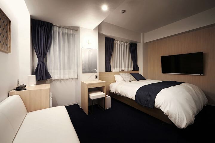 Room 6 of 33