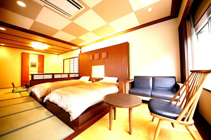 Room 3 of 43