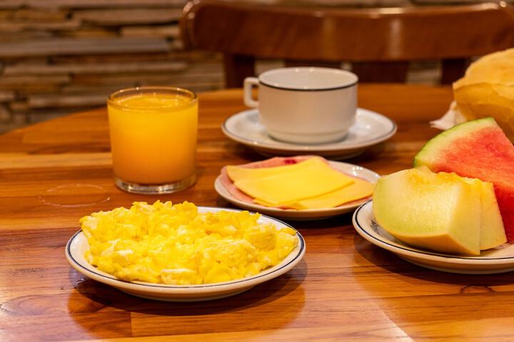 Breakfast/Coffee Service 86 of 101
