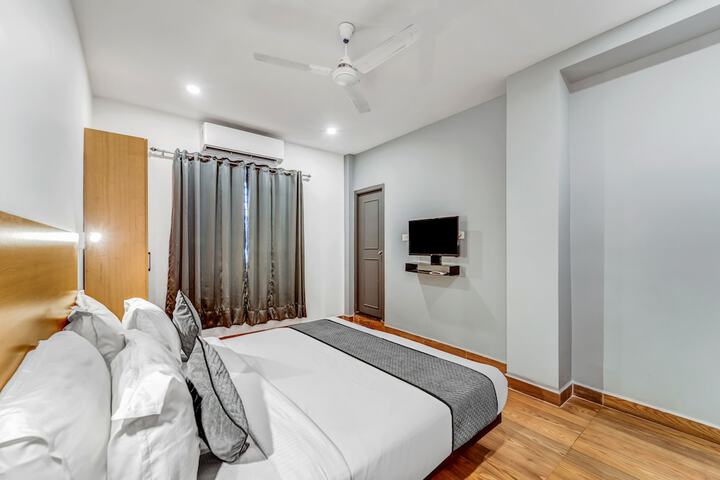 Room 6 of 13