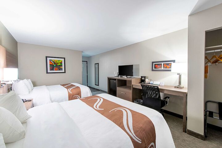1 Queen Bed Accessible (1 of 10)