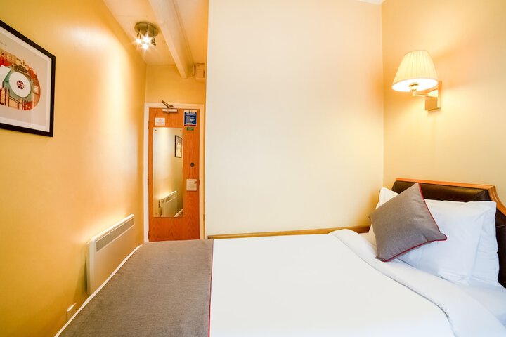 Room 26 of 43
