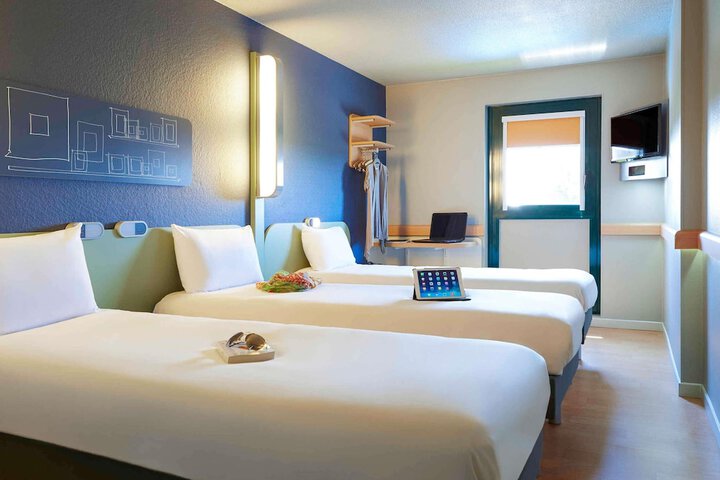 Room 4 of 27