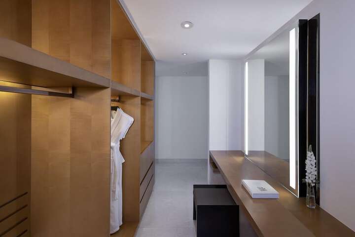 Room 28 of 136