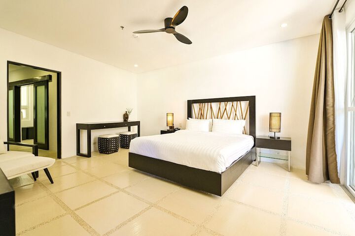 Room 6 of 208