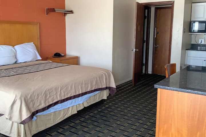 Room 8 of 19