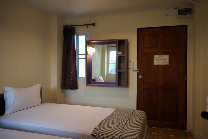 Room 18 of 115