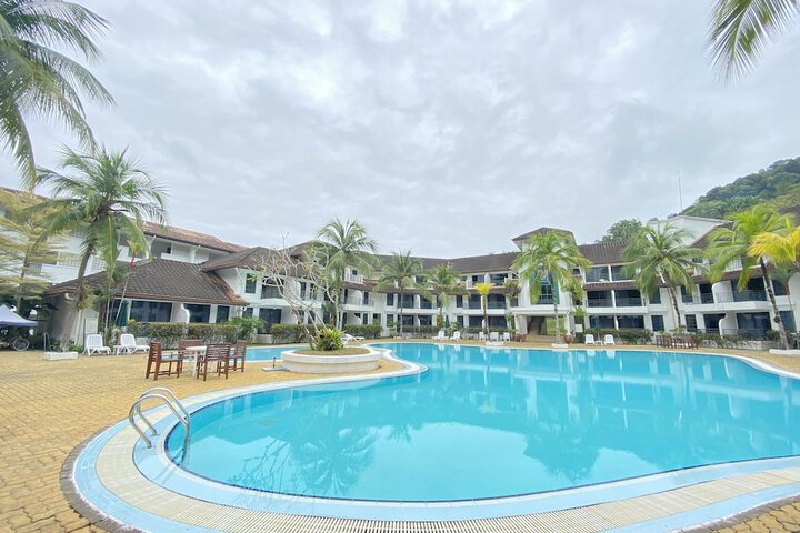 Hotel with Pool