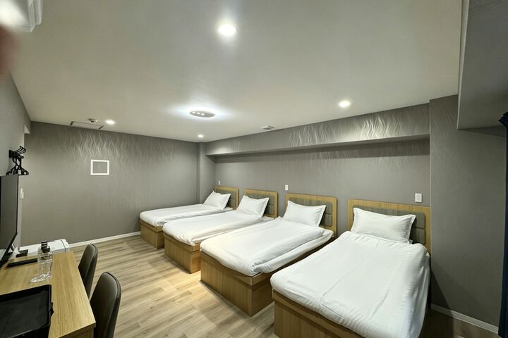 Room 21 of 68