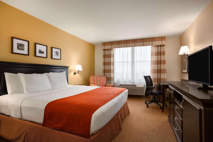 1 King Bed (13 of 16)