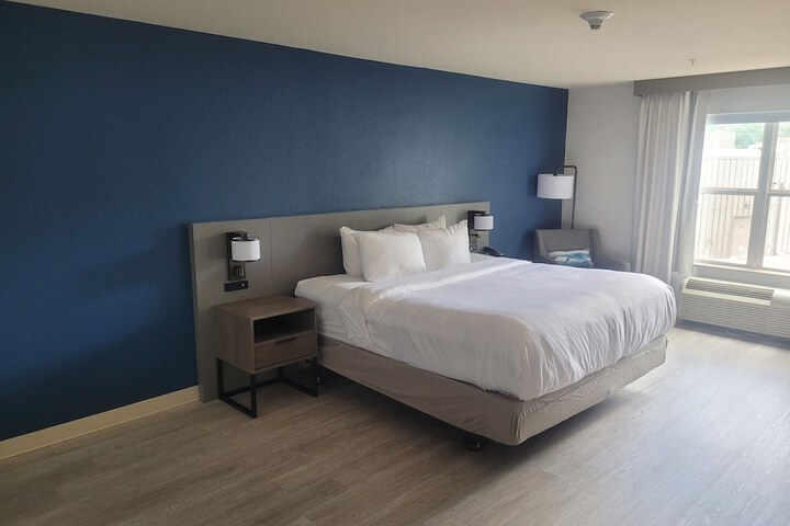 1 King Bed (7 of 20)