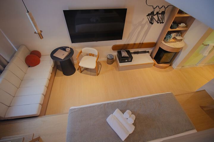 Room 43 of 59