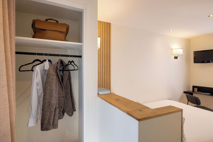 Room 13 of 29