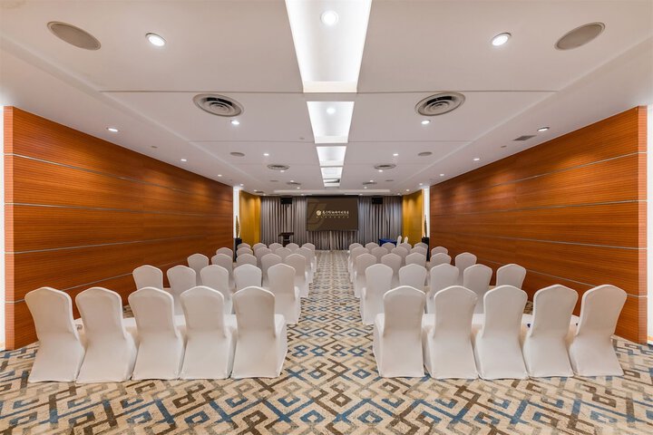 Ballroom/Hall 57 of 82