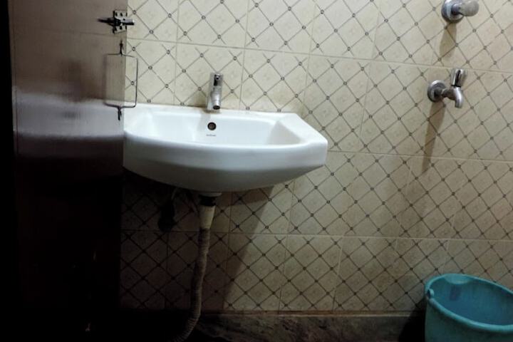 Room 14 of 16