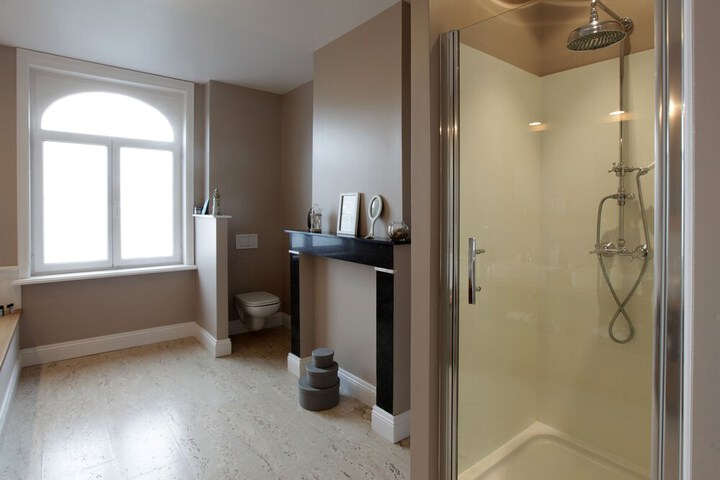 Room 10 of 22
