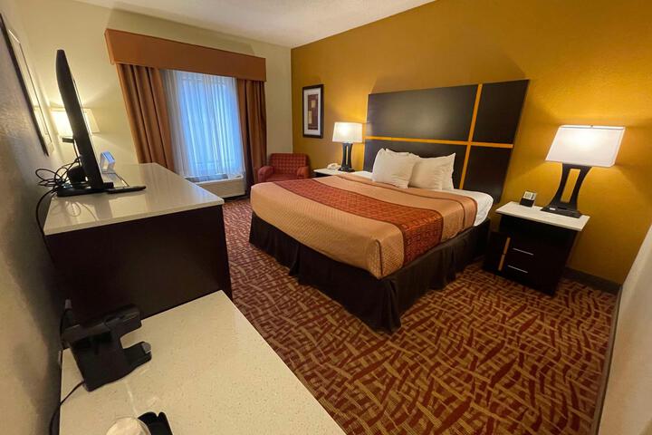 Suite 1 King Bed Separate Bedroom Jetted Tub Sofa Microwave and Refrigerator WiFi Full Breakfast (8 of 9)