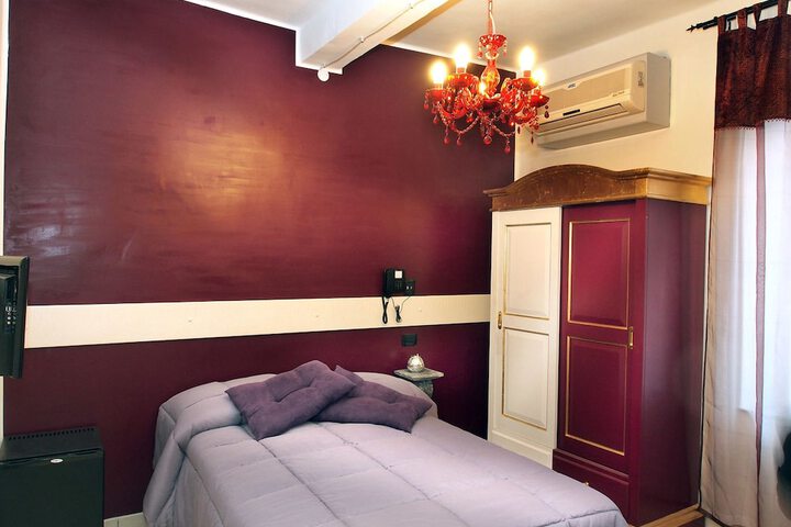 Room 16 of 63