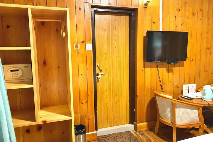 Room 25 of 84