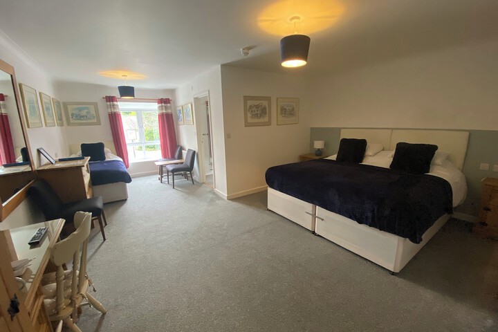 Room 2 of 10