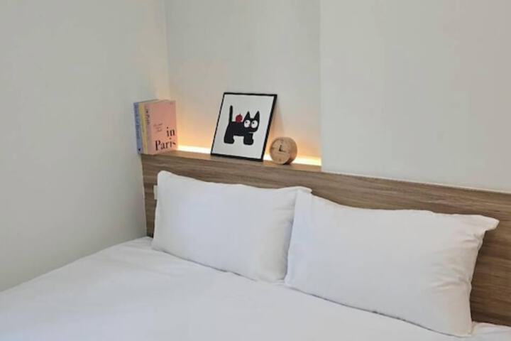 Room 9 of 26