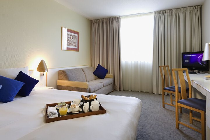 Room 2 of 72
