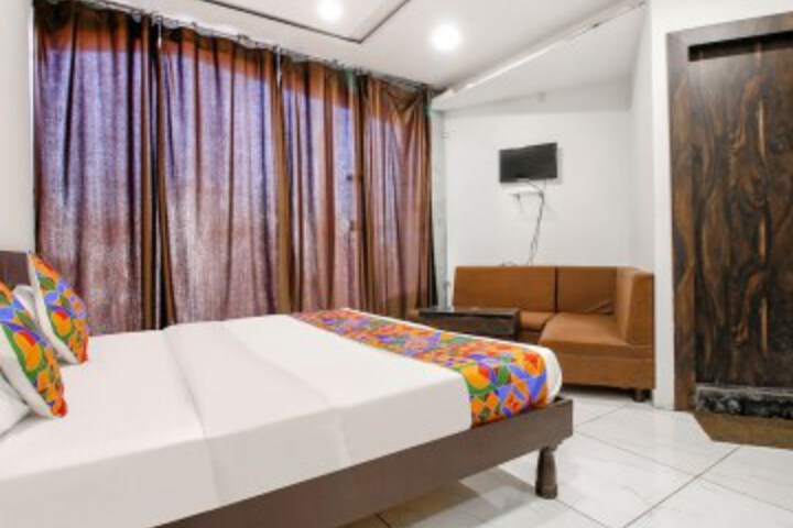 Room 12 of 36