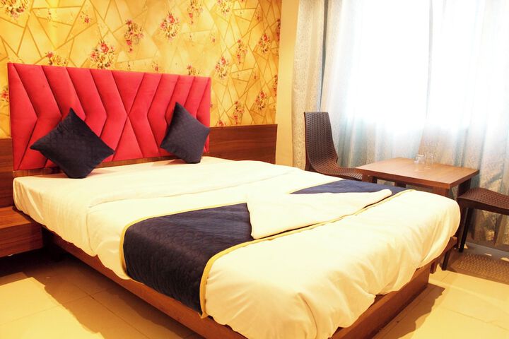 Room 5 of 18