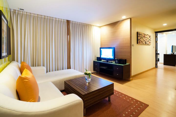 Room 10 of 83