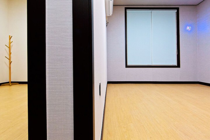 Room 6 of 51