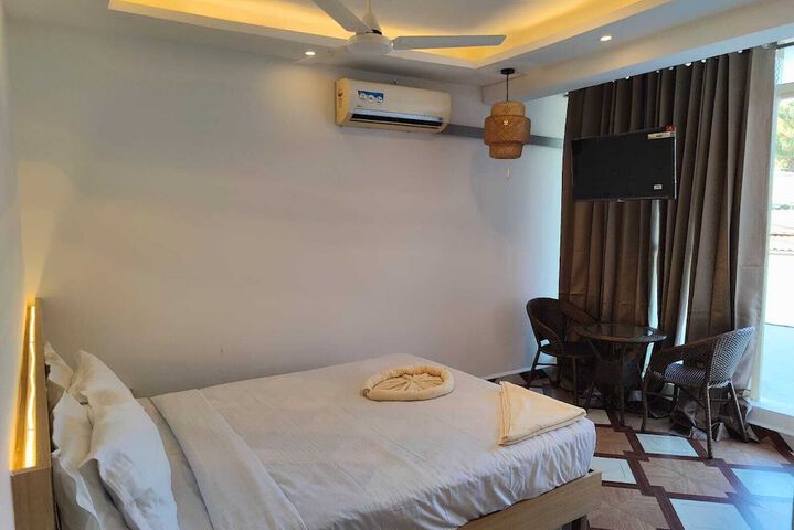 Room 3 of 6