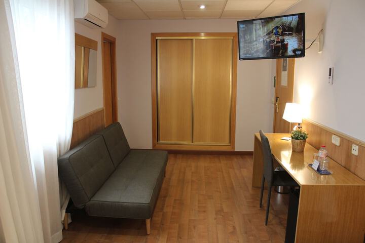 Room 4 of 149