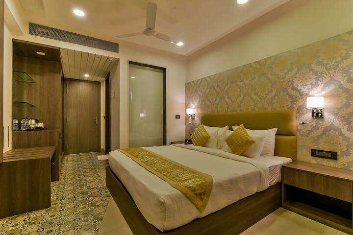Room 4 of 38