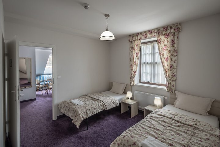 Room 8 of 41