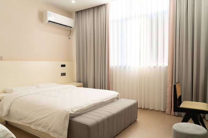 Room 22 of 49
