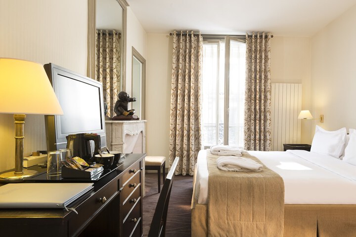 Room 2 of 26