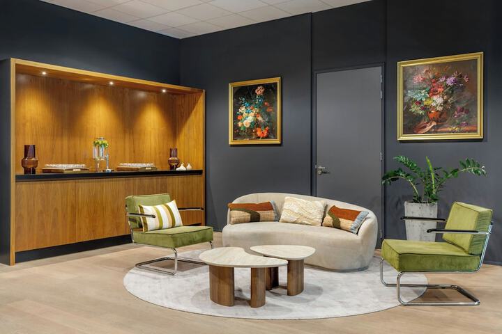 Guest Lobby
