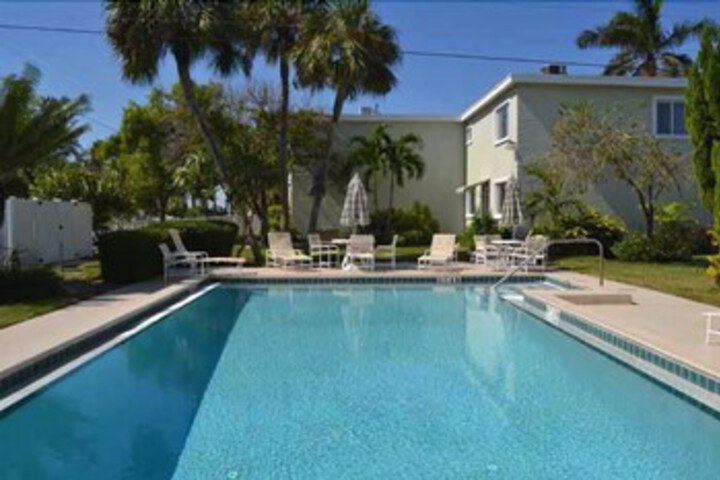Palm Cay 1 in Holmes Beach, FL