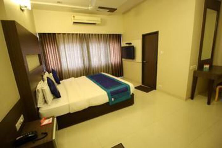 Room 7 of 13