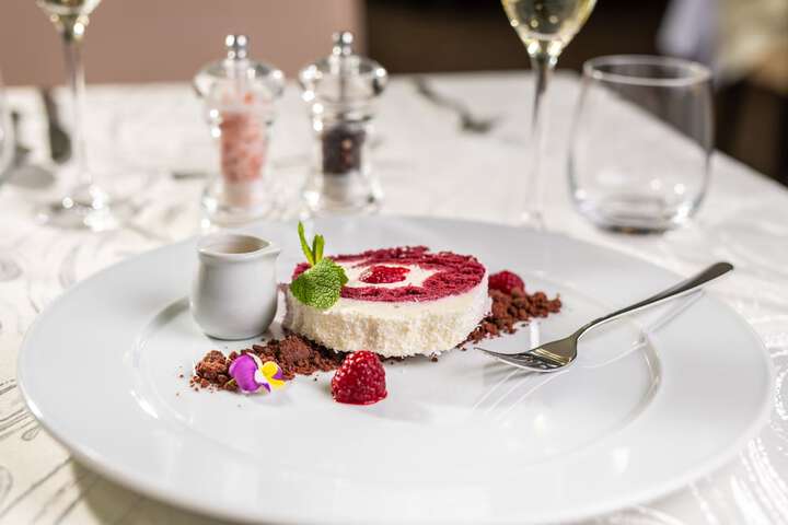 Dining 42 of 53