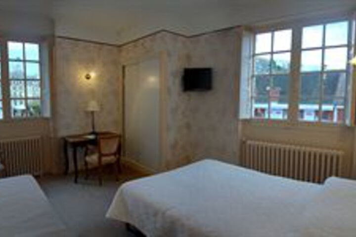 Room 6 of 13