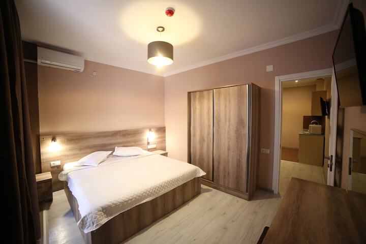 Room 32 of 48