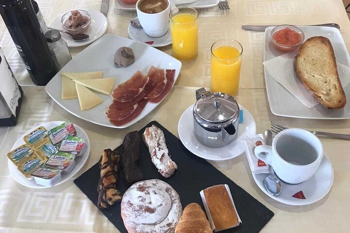Breakfast/Coffee Service 26 of 63