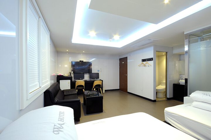 Room 10 of 36