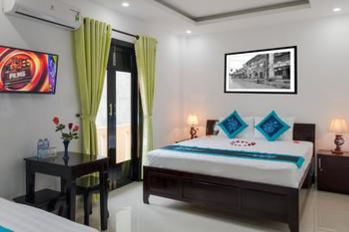 Room 17 of 33