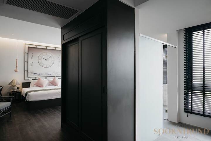 Room 10 of 118